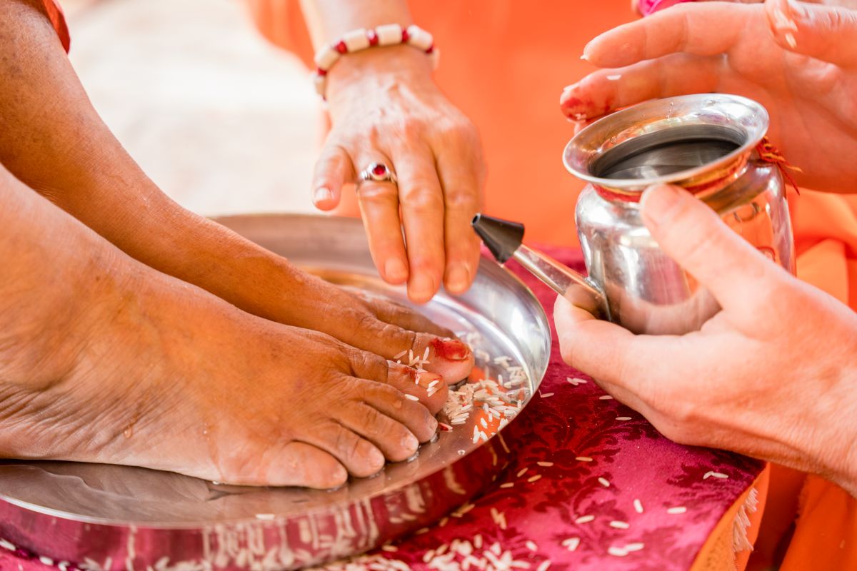 Swami Gyaneshwarpuri - sanjás díkša - vysvěcení za mnicha jógy a hinduismu. Foto: Radim Paluš - Híra Puri 23.7.2021.