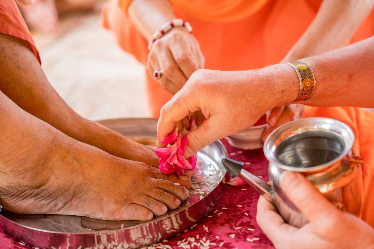 Swami Gyaneshwarpuri - sanjás díkša - vysvěcení za mnicha jógy a hinduismu. Foto: Radim Paluš - Híra Puri 23.7.2021.
