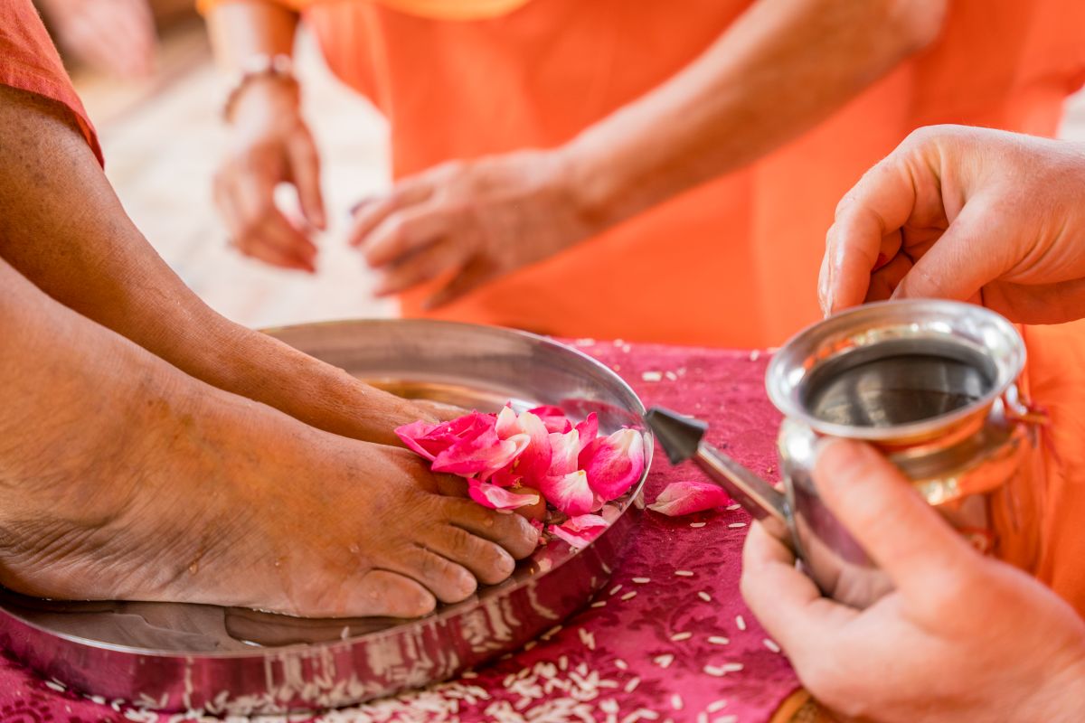 Swami Gyaneshwarpuri - sanjás díkša - vysvěcení za mnicha jógy a hinduismu. Foto: Radim Paluš - Híra Puri 23.7.2021.