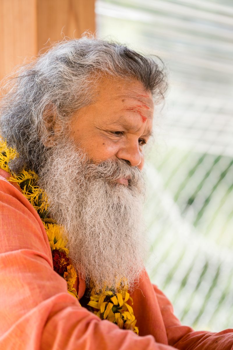 Swami Gyaneshwarpuri - sanjás díkša - vysvěcení za mnicha jógy a hinduismu. Foto: Radim Paluš - Híra Puri 23.7.2021.