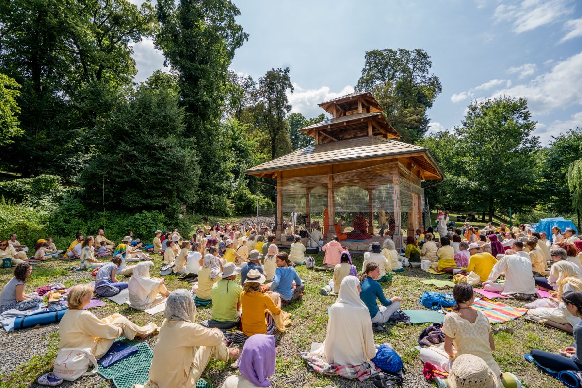 Swami Gyaneshwarpuri - sanjás díkša - vysvěcení za mnicha jógy a hinduismu. Foto: Radim Paluš - Híra Puri 23.7.2021.