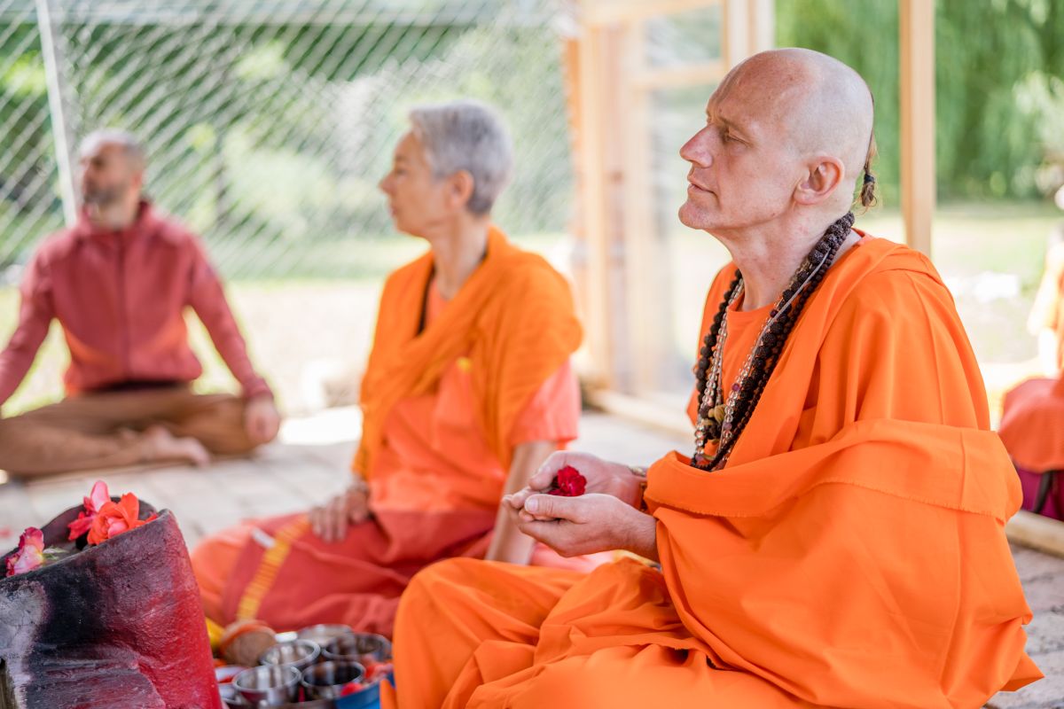 Swami Gyaneshwarpuri - sanjás díkša - vysvěcení za mnicha jógy a hinduismu. Foto: Radim Paluš - Híra Puri 23.7.2021.